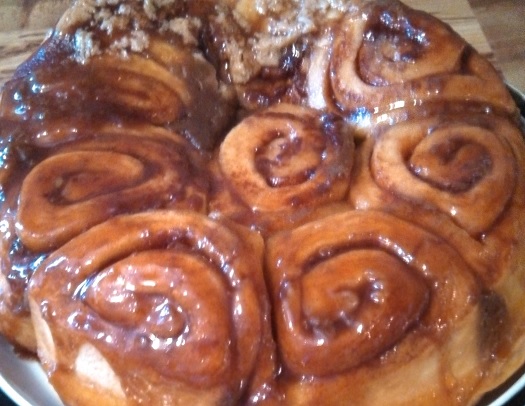 cinnamon rolls 02.jpg
